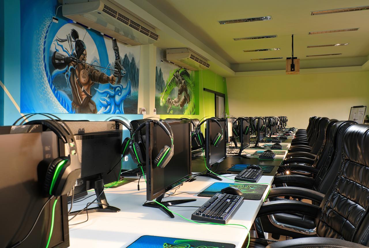 Gamers Paradise Hotel Chalong Exterior photo